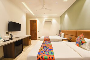 Egyptian cotton sheets, premium bedding, in-room safe, free WiFi - FabHotel Ivory Leaf- Nr Artemis Hospital Gurgaon (Gurugram)