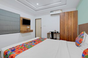 Egyptian cotton sheets, premium bedding, in-room safe, free WiFi - Via Morning Glory (Bangalore)