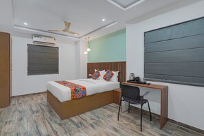 Egyptian cotton sheets, premium bedding, in-room safe, free WiFi - Via Morning Glory (Bangalore)