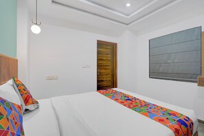 Egyptian cotton sheets, premium bedding, in-room safe, free WiFi - Via Morning Glory (Bangalore)