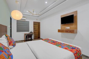 Egyptian cotton sheets, premium bedding, in-room safe, free WiFi - Via Morning Glory (Bangalore)