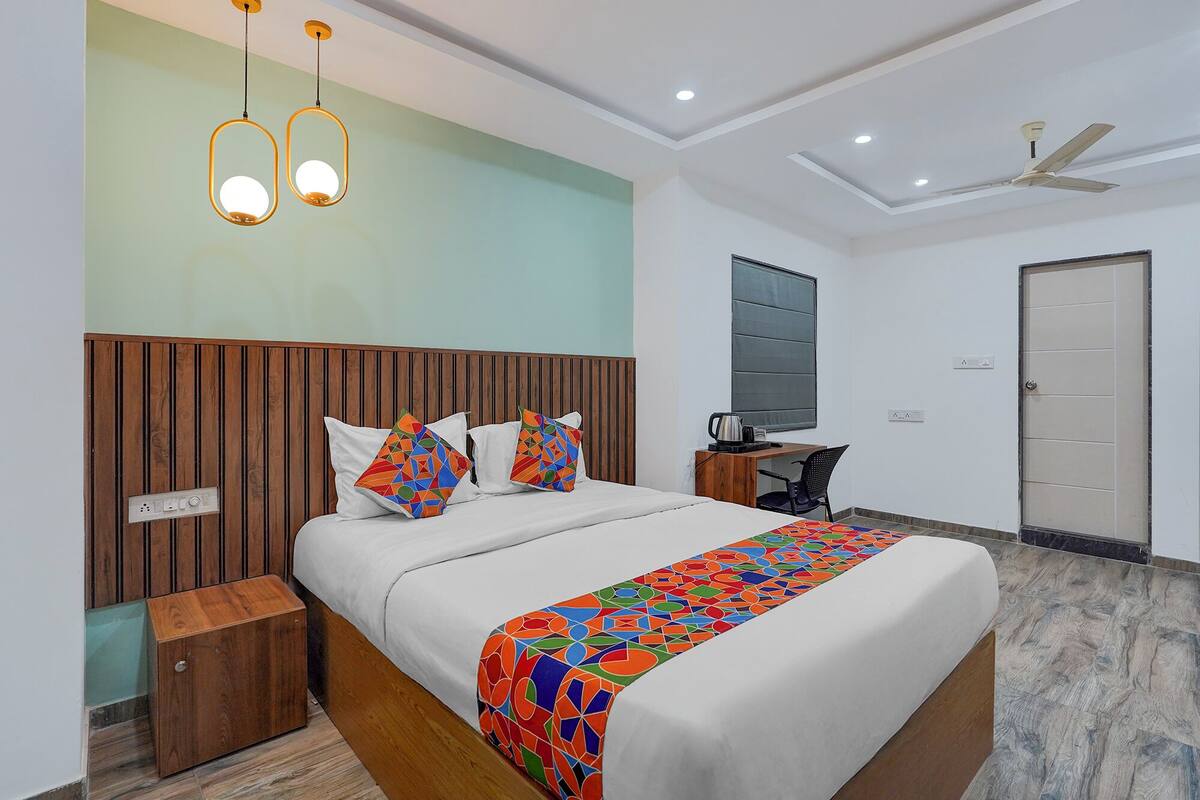 Deluxe Room | Egyptian cotton sheets, premium bedding, in-room safe, free WiFi