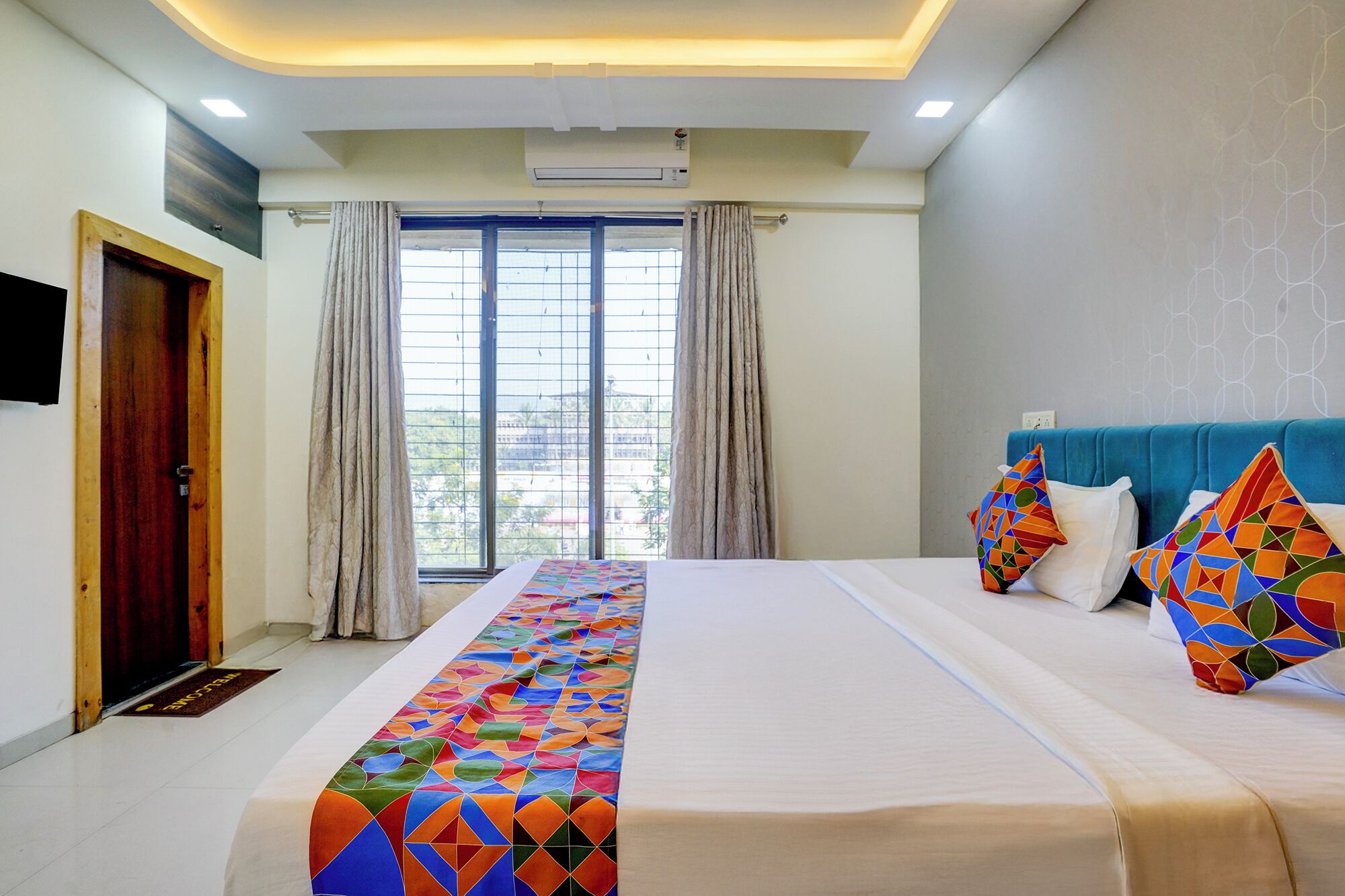 Egyptian cotton sheets, premium bedding, in-room safe, free WiFi