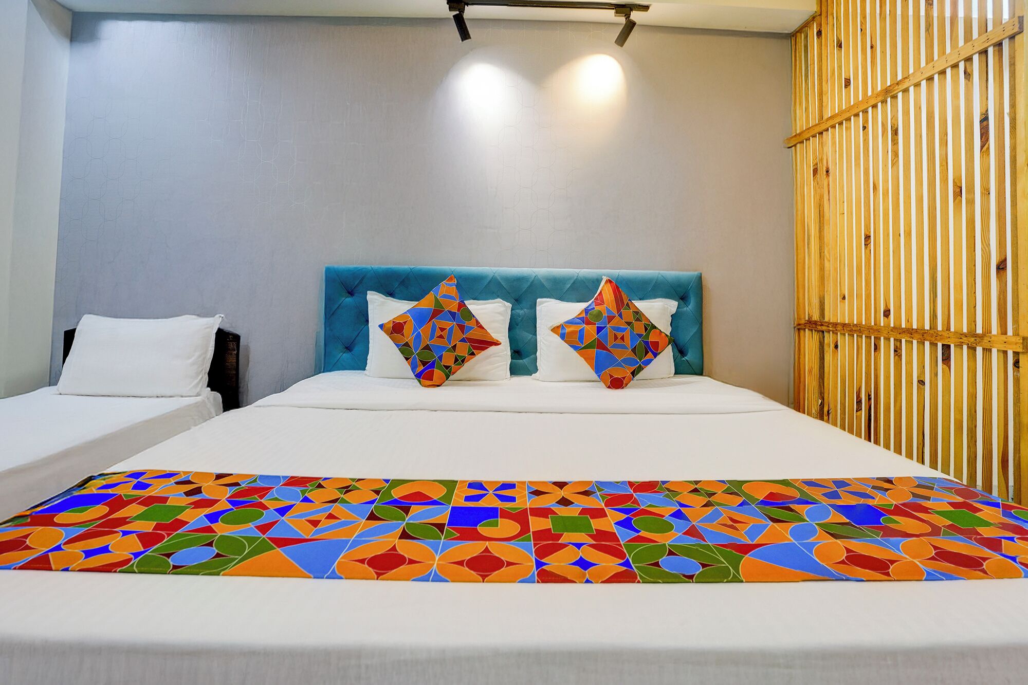 华丽客房 | 埃及棉床单、高档床上用品、客房内保险箱、免费 WiFi