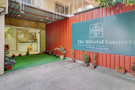 Entrada de la propiedad. Via Blissful Stays