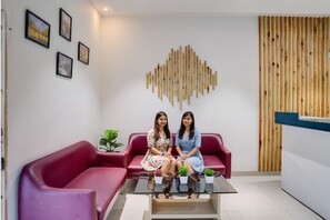 Lobby sitting area - Via Blissful Stays (Navi Mumbai)