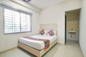 Egyptian cotton sheets, premium bedding, in-room safe, free WiFi - Via Mishti Palace (Indore)