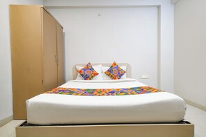 Deluxe Room | Egyptian cotton sheets, premium bedding, in-room safe, free WiFi - Via Mishti Palace (Indore)