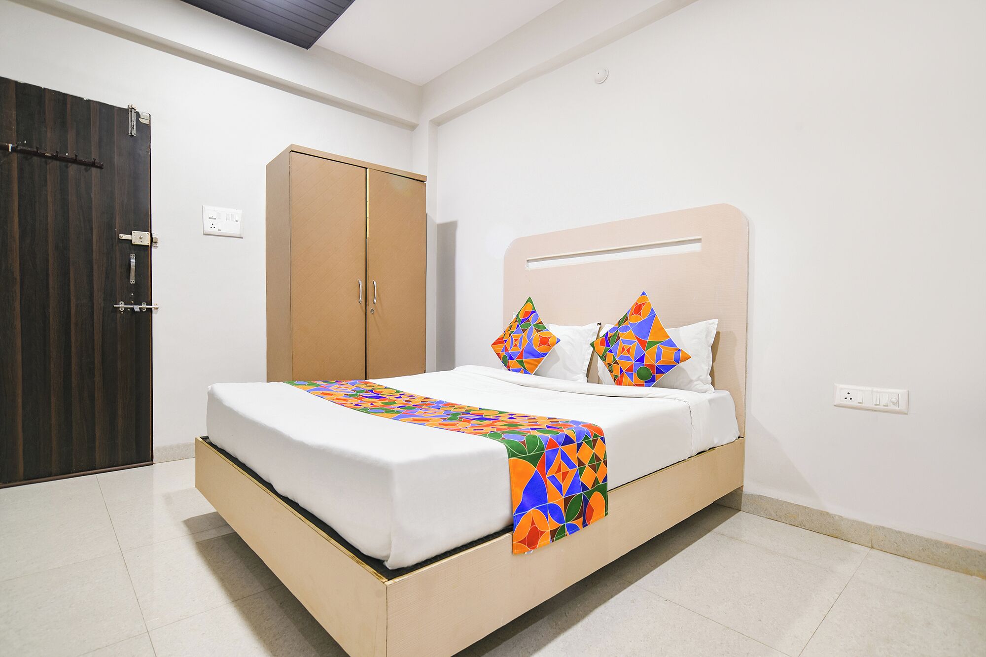 Egyptian cotton sheets, premium bedding, in-room safe, free WiFi