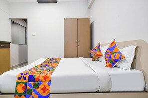 Egyptian cotton sheets, premium bedding, in-room safe, free WiFi - Via Mishti Palace (Indore)