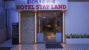 The entrance to Hotel Stay Land with a Pepsi vending machine and a patterned floor. - Via Stay Land (Mumbai)
