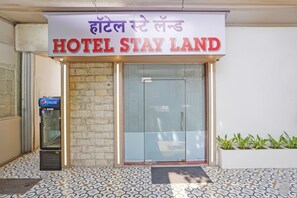 Pintu masuk hartanah