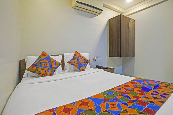 Deluxe Room | Egyptian cotton sheets, premium bedding, in-room safe, free WiFi - Via Stay Land (Mumbai)