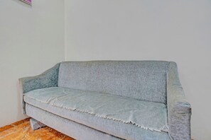 Lobby sitting area - Via Stay Land (Mumbai)