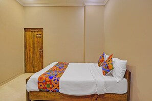 Egyptian cotton sheets, premium bedding, in-room safe, free WiFi - Via Stay Land (Mumbai)