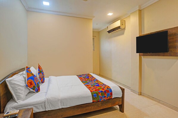 Premium Room | Egyptian cotton sheets, premium bedding, in-room safe, free WiFi - Via Stay Land (Mumbai)