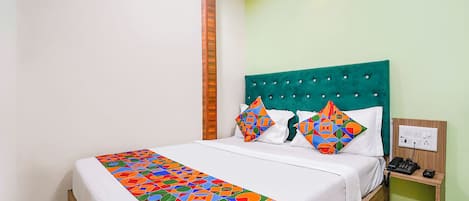 Egyptian cotton sheets, premium bedding, in-room safe, desk