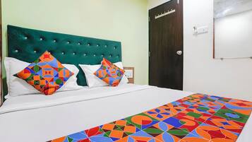 Egyptian cotton sheets, premium bedding, in-room safe, free WiFi