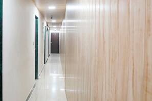 Lobby - Via Palace (Mumbai)