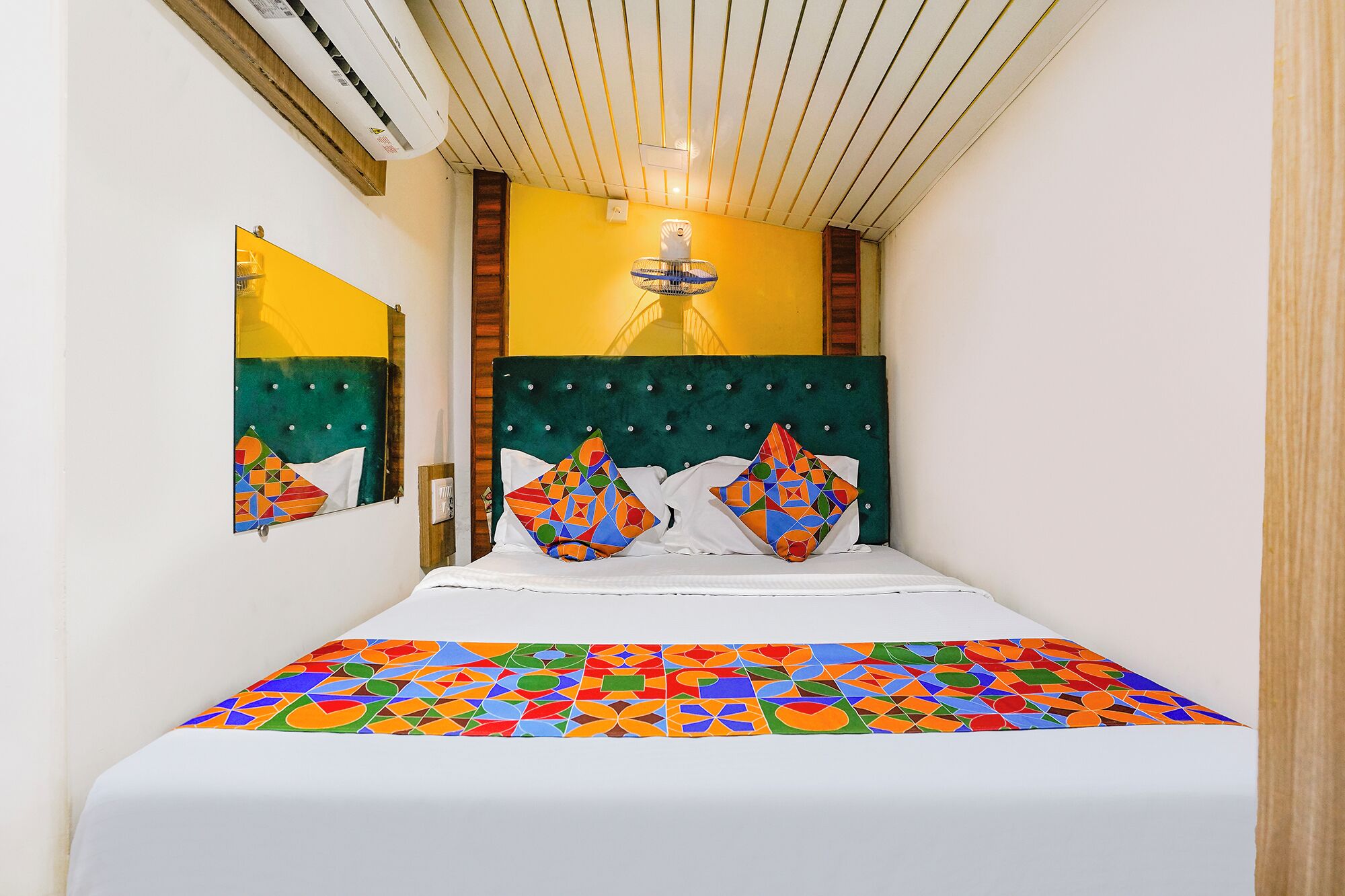 Egyptian cotton sheets, premium bedding, in-room safe, free WiFi