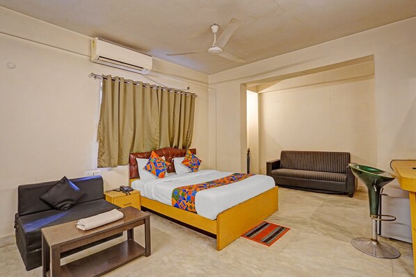 Deluxe Room | Egyptian cotton sheets, premium bedding, in-room safe, free WiFi - Fabhotel The Jumbo Stay (Kolkata)
