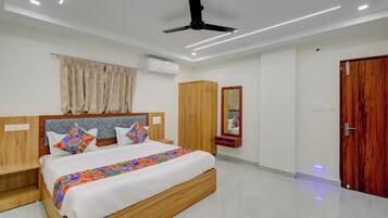 Egyptian cotton sheets, premium bedding, in-room safe, free WiFi