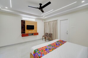 Egyptian cotton sheets, premium bedding, in-room safe, free WiFi - Fabhotel Dharani Grand Madhapur (Hyderabad)