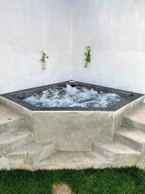 Outdoor spa tub - Oasis Vallarta private jacuzzi, shared pool, 24/7 security 5 min airport/Conv Ct (Puerto Vallarta)