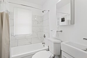 Hair dryer, towels, soap, toilet paper - Close To Downtown | Luxury Getaway Apartment In Midtown (Detroit)