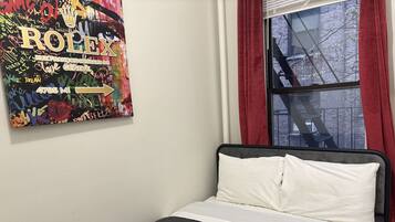 Bügeleisen/Bügelbrett, Reisekinderbett, kostenloses WLAN, Bettwäsche