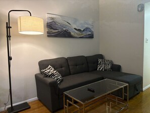 Living area - Group-Friendly: Sleeps 12 Steps to Central Park (New York)