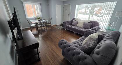 Cozy 2-bedroom house in surrounding Metropolitan area just minutes from DTW