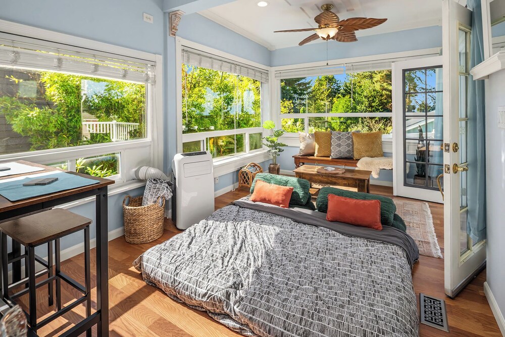 Picture of WSeattle-Sunny Decks•Water & Mtn Views•King Bed•AC•4 HD TVs•3-bd house ...