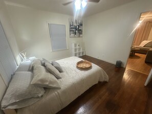 2 bedrooms, iron/ironing board, free WiFi, bed sheets - Grace House 2-bedroom in Taylor Texas (Taylor)