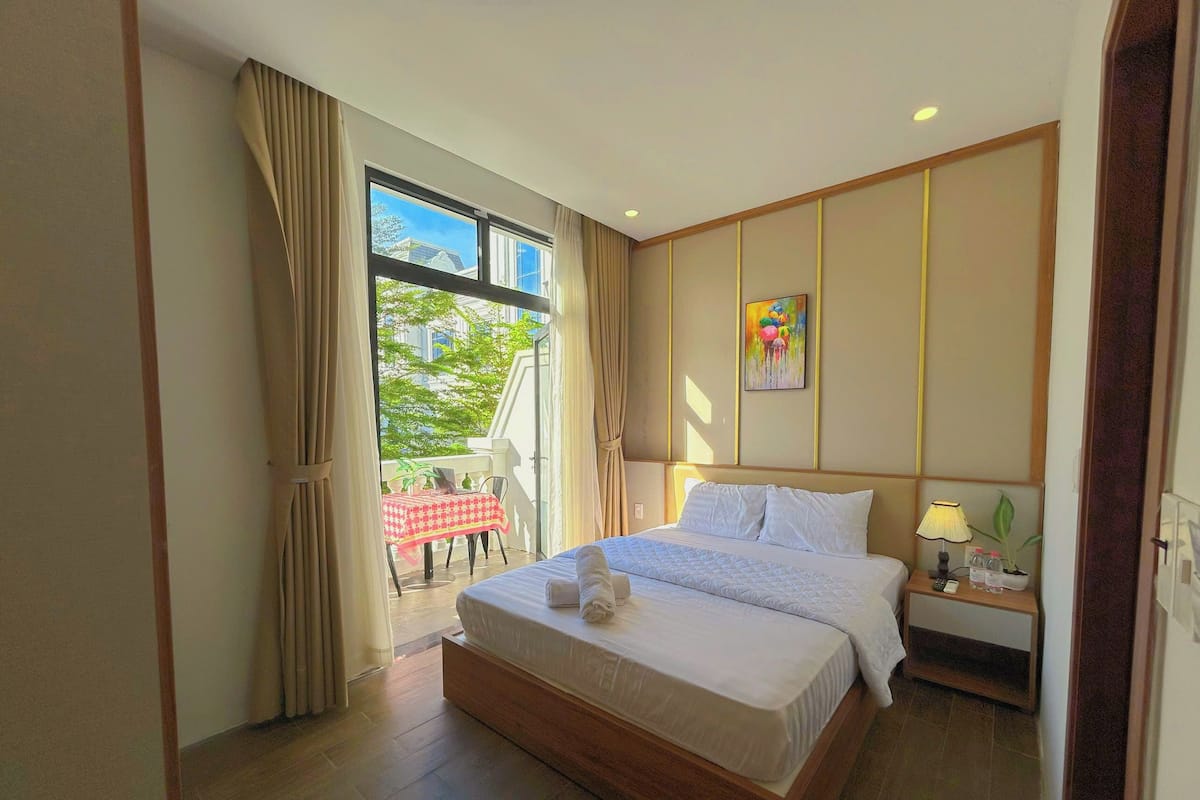 Deluxe kamer, uitzicht op stad | Een laptopwerkplek, gratis wifi, beddengoed