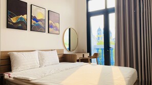 Deluxe Room, City View | Laptop workspace, soundproofing, free WiFi, bed sheets - New City Homestay - Grand World Phu Quoc (Phu Quoc)