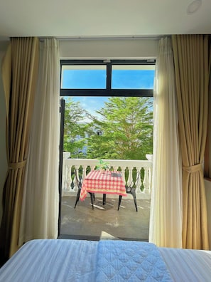 Deluxe kamer, uitzicht op stad | Balkon