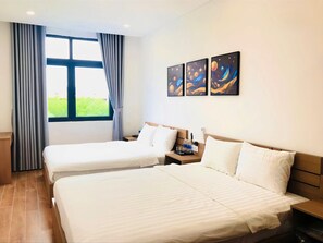 Exclusive Room, City View | Laptop workspace, soundproofing, free WiFi, bed sheets - New City Homestay - Grand World Phu Quoc (Phu Quoc)
