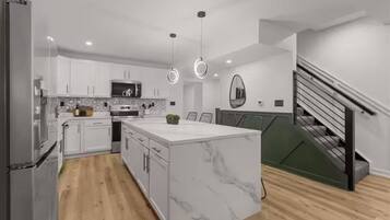 Refrigerador, microondas, horno y parrilla de estufa