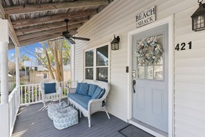 Terrace/patio - Walk to Beach | Sleeps 6 | Cozy Front Porch (Saint Simons Island)