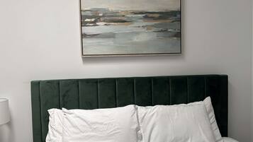 2 habitaciones, tabla de planchar con plancha y cuna de viaje