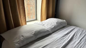 2 habitaciones, tabla de planchar con plancha y cuna de viaje