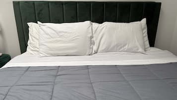 2 habitaciones, tabla de planchar con plancha y cuna de viaje