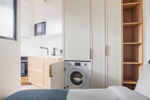 Interior - Blueground | Ternes, balcony, nr Arc de Triomphe (Paris)
