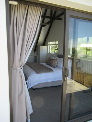 Silitysrauta/-lauta, Wi-Fi, vuodevaatteet