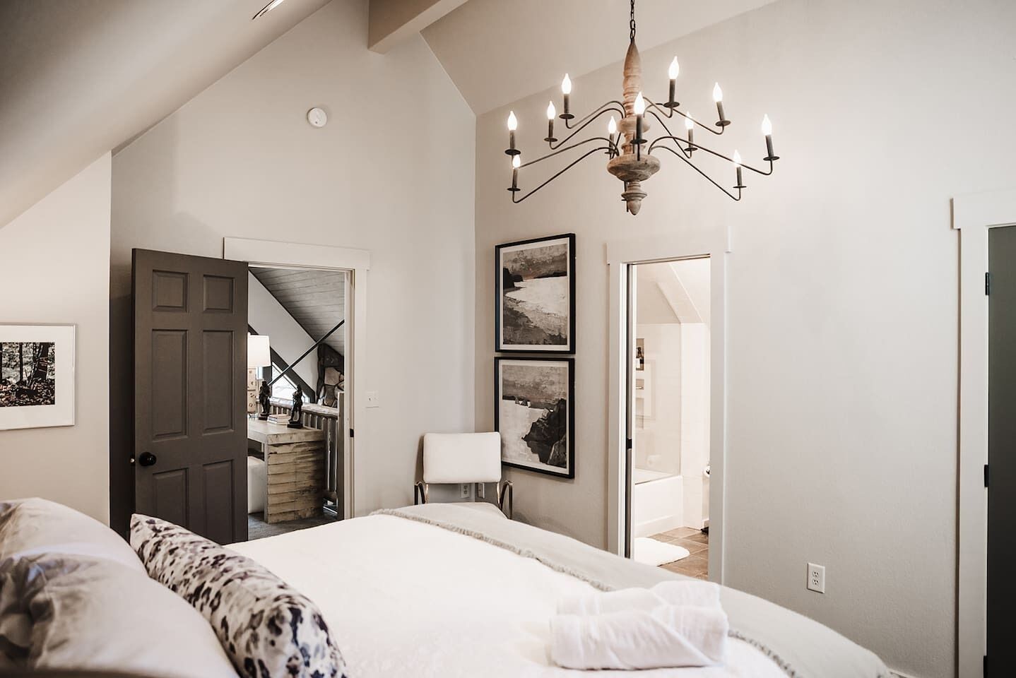 Bureau, fer et planche à repasser, Wi-Fi