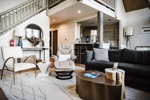 Fernseher, Kamin, Bücher