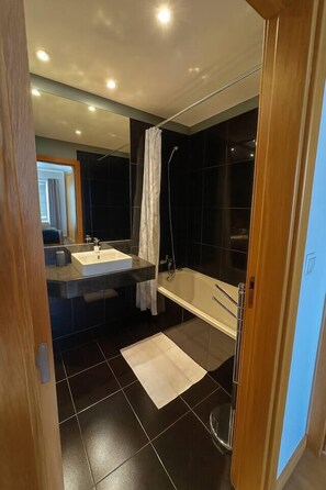 Towels - Nilia – Apartment with incredible sea view (Caniço)