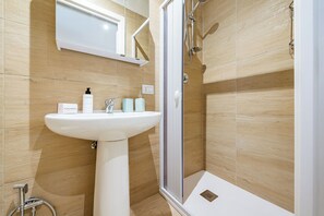 Family Apartment, Multiple Bedrooms (Dimora Lucia Bari) | Bathroom | Shower, hair dryer, towels, soap - Dimora Lucia Bari (Bari)