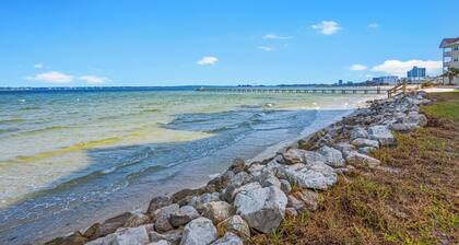 Charming 2 Bedroom Condo on the Water with Sunset Views